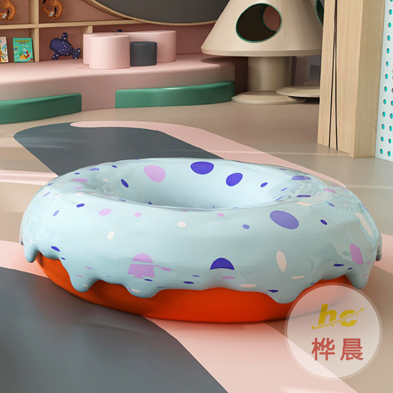 玻璃鋼休閑椅糖果椅子學(xué)校幼兒園坐凳商場座椅卡通長凳子美陳廠家